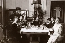 Un moment din viața de familie a industriașului Wilhelm Scherg (foto: Muzeul de Etnografie Brașov)