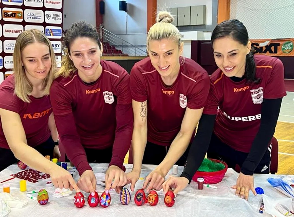 Cele patru handbaliste ale Rapidului, mândre de realizările lor