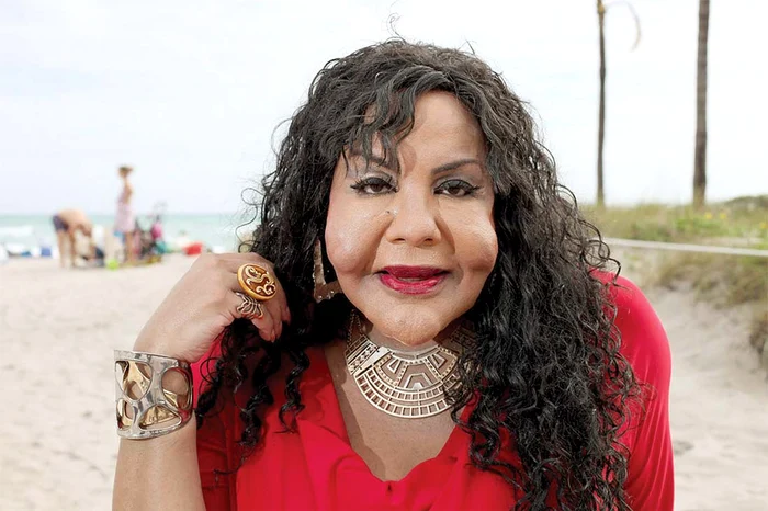 Şi-a injectat ciment de construcţii în obraji, pomeţi şi bărbie şi silicon de maşină în buze