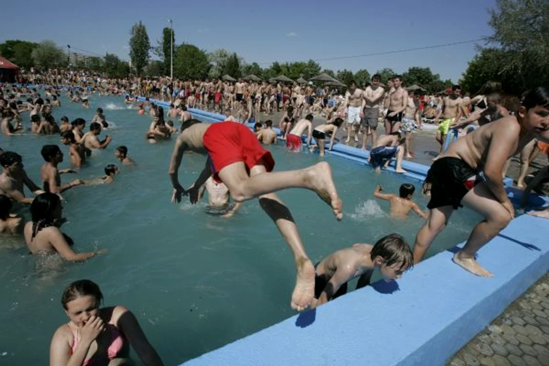 Apa din piscină, dacă nu este foarte bine dezinfectată, îţi poate provoca alergii, dermatite şi chiar conjunctivită