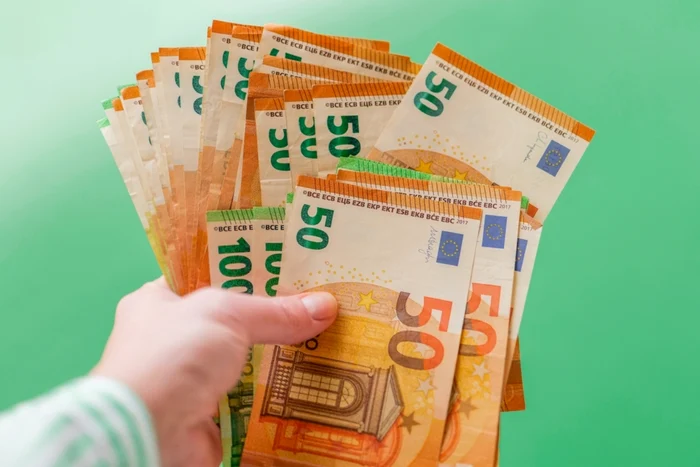 Peste un milion de bancnote false au fost distribuite prin poștă în toată Europa