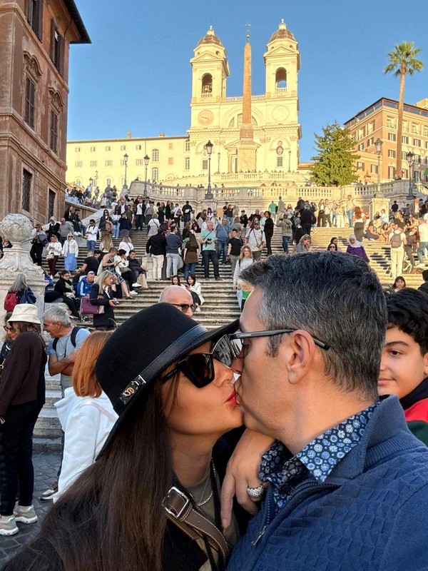 În Italia, la aniversarea căsătoriei, familia lui Cristi Brancu a mai bifat încă o vizită la Roma