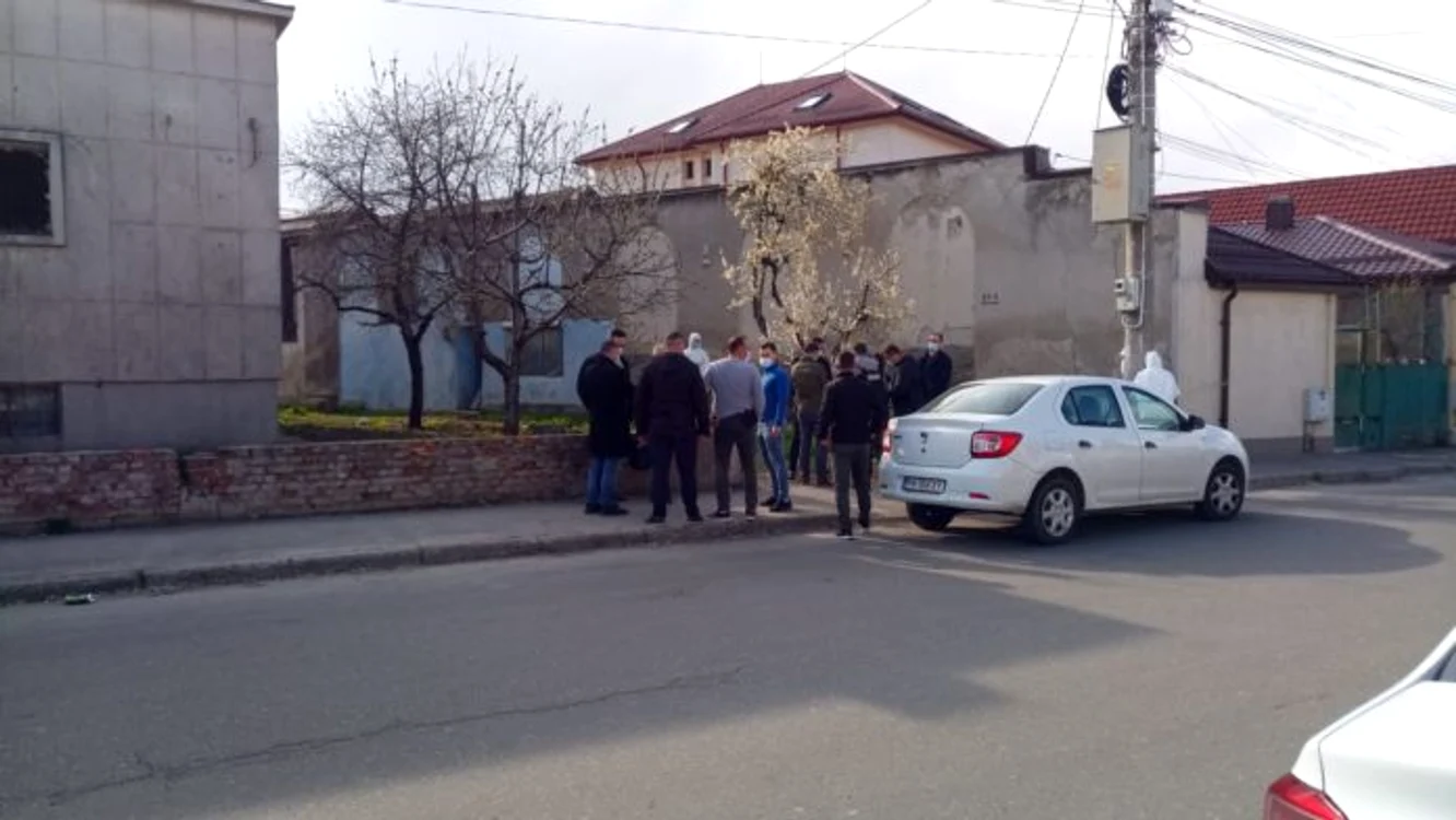 Fata a fost găsită în fosta baie publică din Ploiești