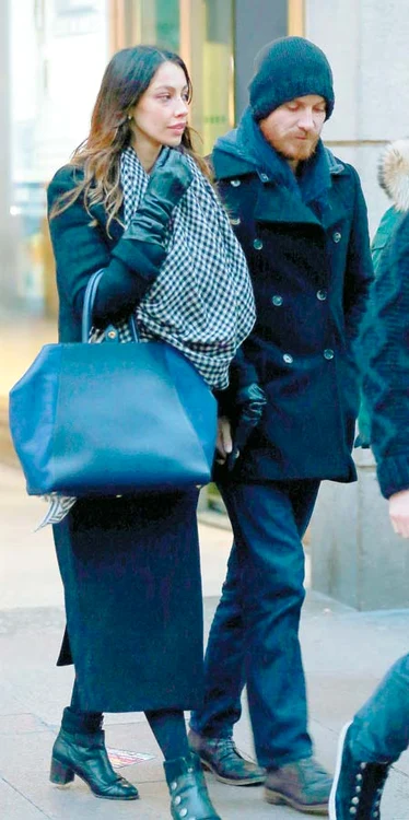 
    Mădălina Ghenea şi actorul irlandez Michael Fassbender (Fotografii: Guliver Splash News)  