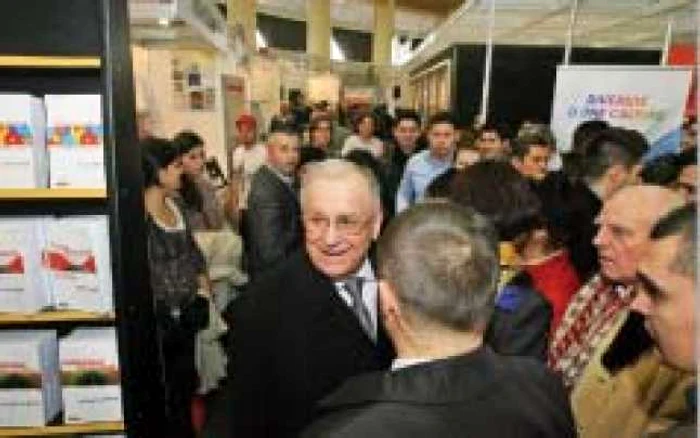 Ion Iliescu, în momentul în care a fost atenţionat de un SPP-ist