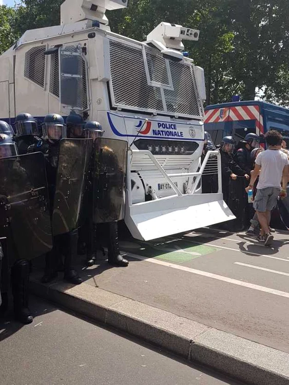 Forţe de ordine mobilizate la Paris FOTO @Cedric_RTfrance