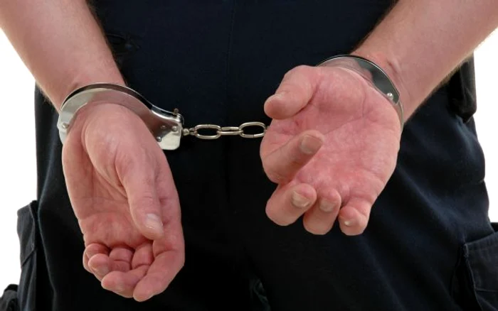Suspectul a fost reţinut pentru cercetări