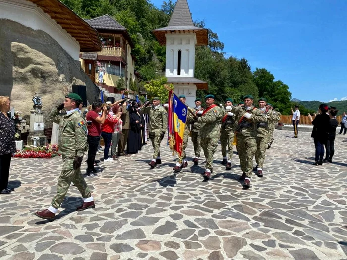 Maica Mina Hociotă, călugăriţa-erou de la Nămăeşti. 