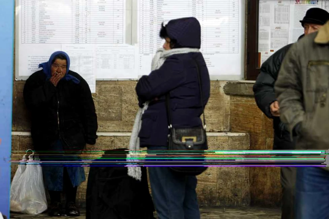Oamenii străzii supravieţuiesc cum pot