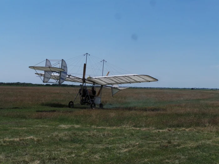 Aerodromul mai este folosit pentru mitinguri aviatice FOTO: Ştefan Borcea