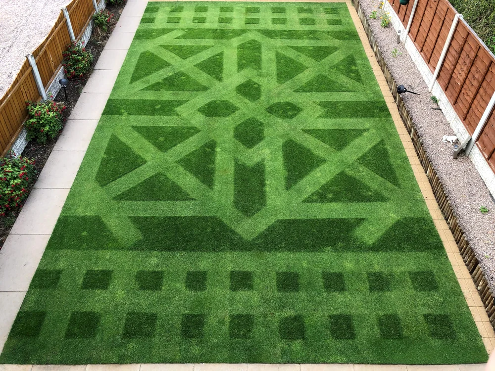 Tipar de gazon obținut cu o mașină de tuns iarba Foto Allet Mowers jpg