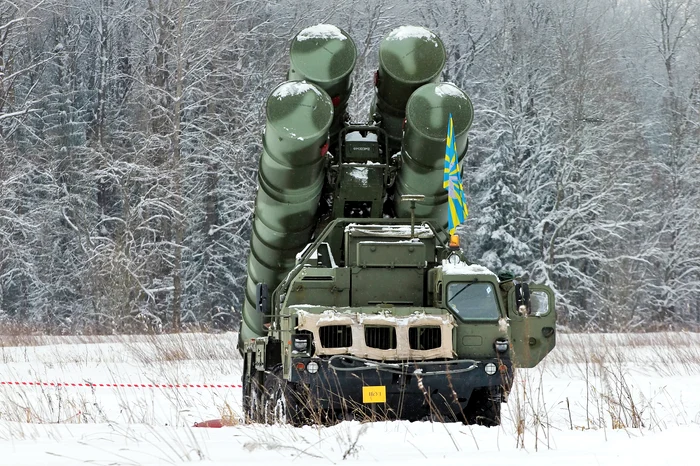 Baterie antiaeriană S-400 „Triumf” FOTO SHUTTERSTOCK