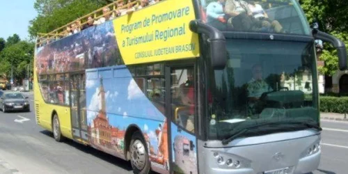 Autobuzul turistic a fost tras pe dreapta de doi ani