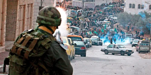 „De la distanţă, trageţi în oricine“