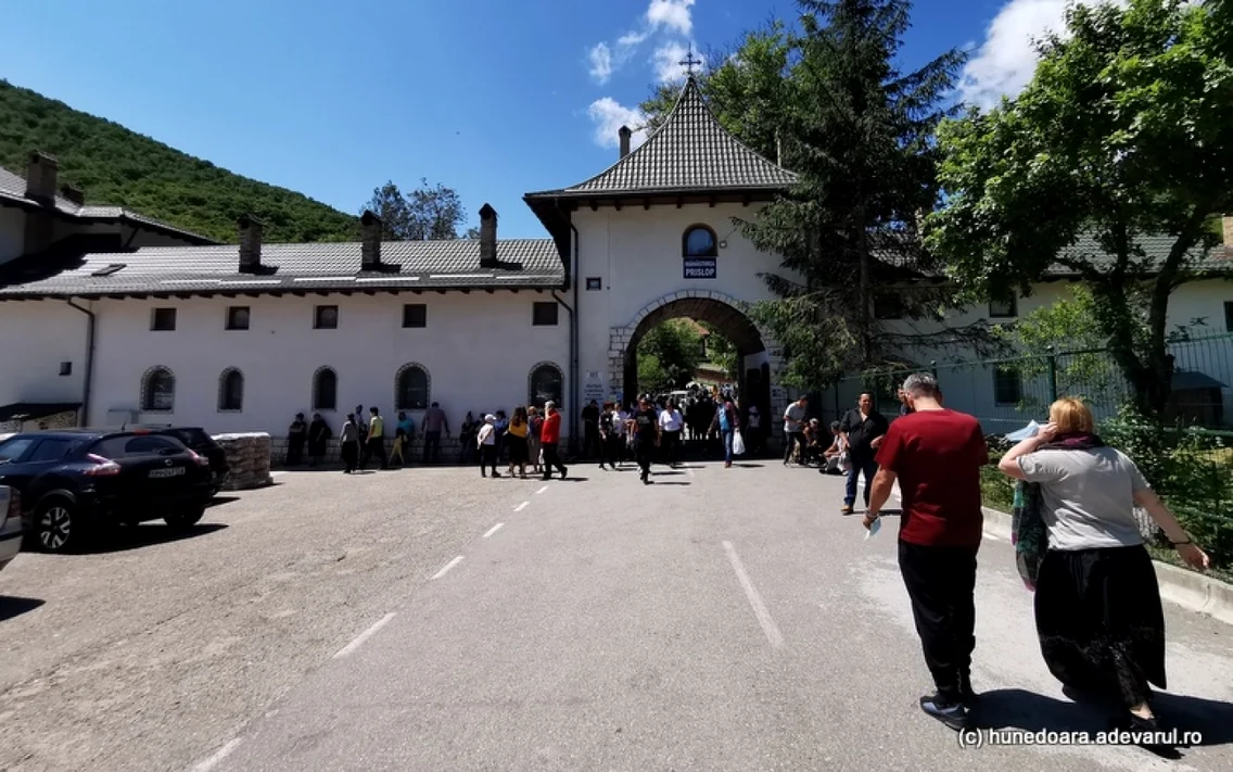 manastirea prislop de rusalii foto daniel guta adevarul