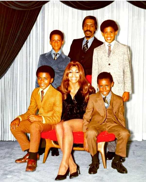 Tina Turner, Ike Turner si copiii sai Instagram jpg