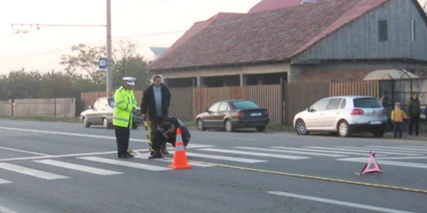 În localitatea Dumbrăveni, o tânără a fost lovită pe trecerea de pietoni