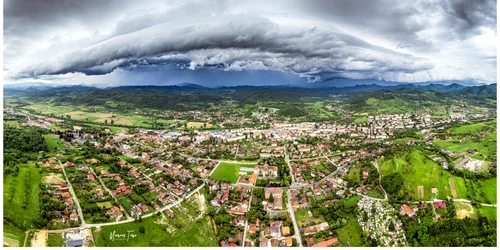 Furtuna celulară   Foto Marius Turc jpg