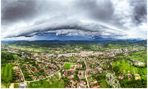 Furtuna celulară   Foto Marius Turc jpg