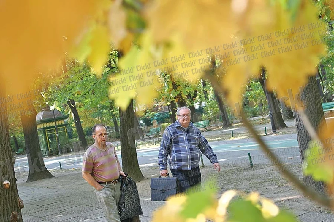 Ce poate fi mai romantic  decât o plimbare cu barca  pe lac, înconjuraţi de nuanţele  calde ale toamnei?