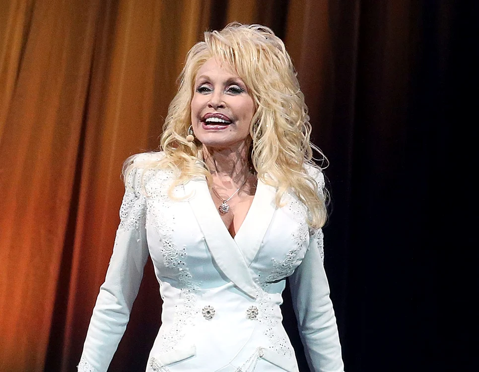 
    Dolly  Parton  a pozat  pentru  numărul din  octombrie  1978 al  revistei  Playboy,  la 32 de ani  