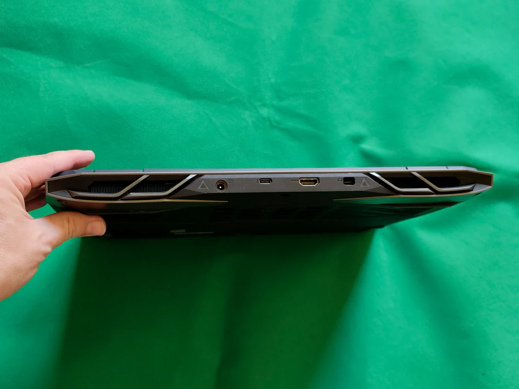 Acer PREDATOR HELIOS 300 (8) jpg
