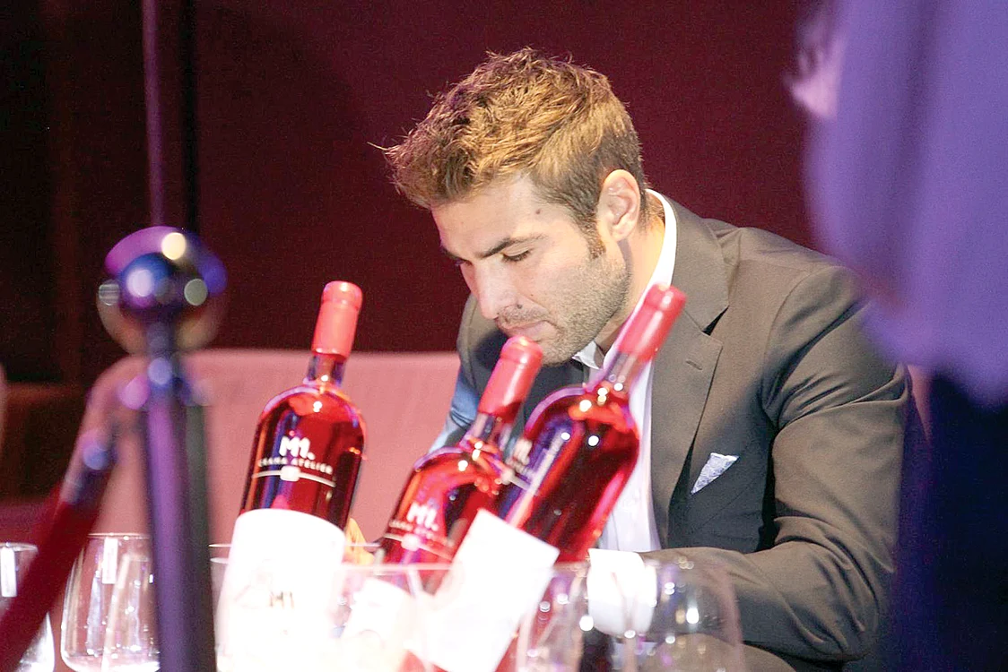 Adrian Mutu ştie cum să cucerească femeile, mai ales că, momentan, n-are nici un serviciu pe care să fie nevoit să se concentreze