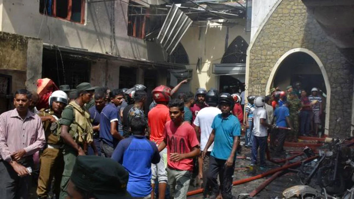 Atentatele din Sri Lanka, acţiunea unor kamikaze Bilanţul a urcat la 290 de morţi jpeg