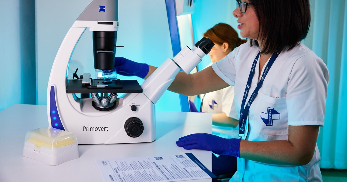 Conf. dr. Viorica Rădoi, medic primar genetică medicală: „Prin testare genetică, tumora își dezvăluie punctele slabe, pe care noi le țintim cu tratamentul. Și asta înseamnă medicină personalizată“