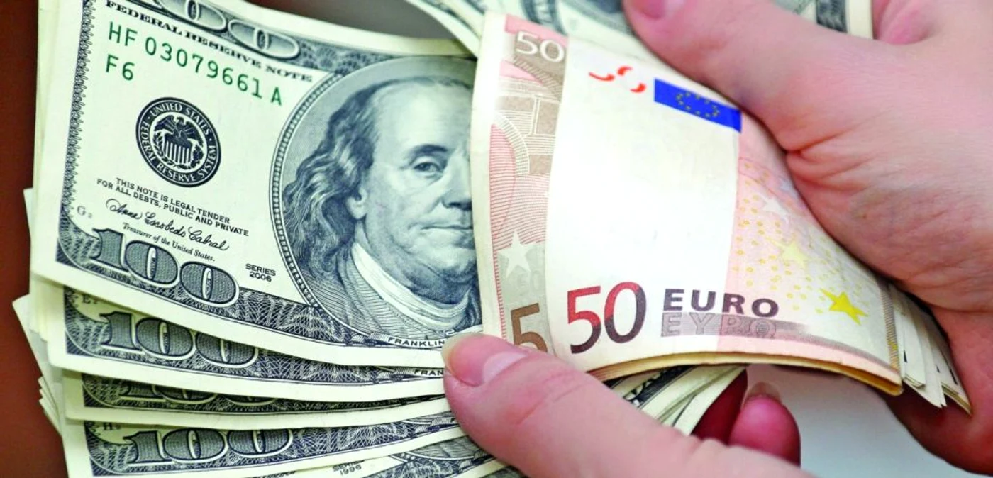 O fostă angajată a direcţiei funciare, arhitectură şi urbanism din cadrul primăriei capitalei a fost reţinută cu 4000 euro mita.