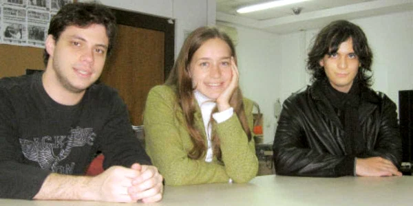 Miguel și Thiago, la sediul „Adevărul“ din Timișoara, alături de Lora, o altă „bursieră“ AIESEC