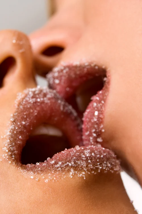 Pentru a menţine flacăra pasiunii aprinsă încercaţi cele mai incitante tipuri de sărutFoto: Click!