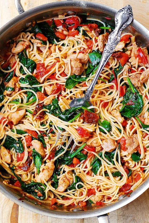 spaghete cu spanac si pui jpeg