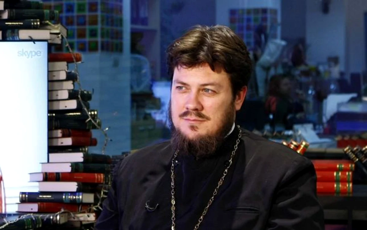 Preotul arată că mariajul tocmai asta face: responsabilizează şi îndeamnă la asumarea unui ţel comun în viaţă