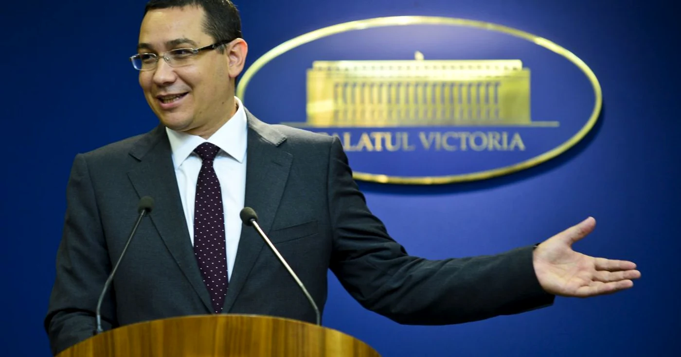 Victor Ponta i-a însoţit pe olimpici la revenirea în ţară FOTO Mediafax