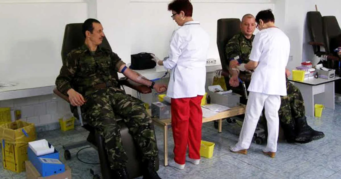 Până acum, au donat sânge nu mai puţin de 60 de militari buzoieni  FOTO: Adevărul.ro
