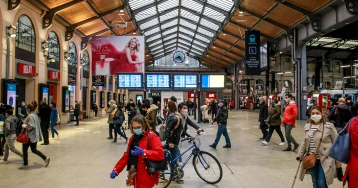 Staţia Saint Lazare din Paris în prima zi post-izolare FOTO EPA-EFE