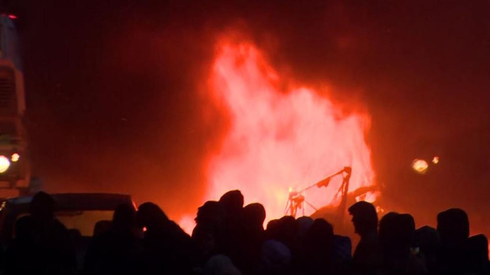 Manifestații violente în Irlanda de Nord din cauza a doi români de 14 ani acuzați de agresiune sexuală. Au fost ridicate baricade