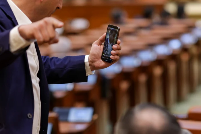 În topul încrederii sunt pompierii (91%), pe ultimul loc - politicienii (9%). FOTO: InquamPhotos