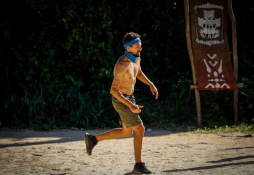 Fostul atacant de la FCSB Adrian Petre a rezistat nu mai puțin de șapte săptămâni în cadrul reality show-ului „Survivor” foto: Antena 1