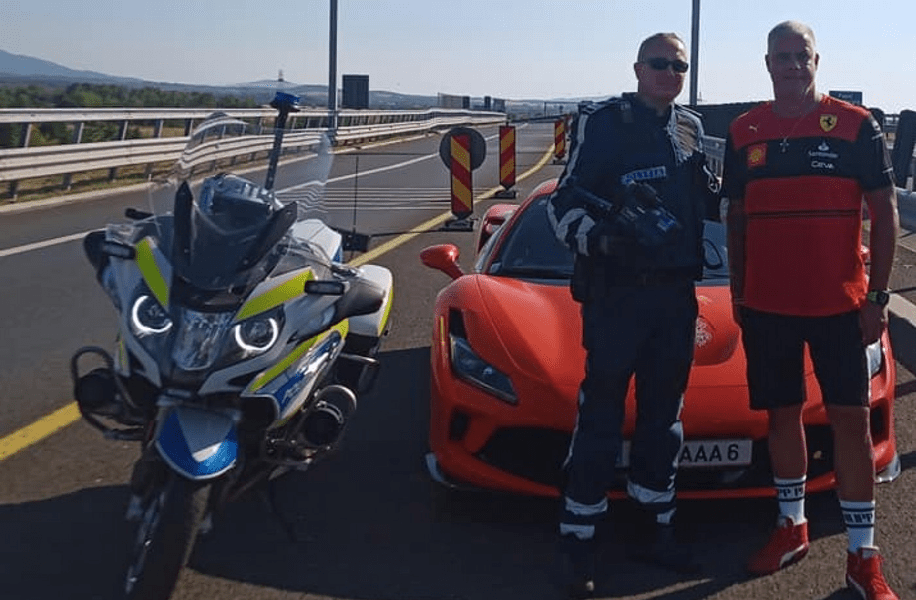 Pilot austriac cu Ferrari versus Poliția Română. Miza: o amendă pentru o viteză de 230 km/h