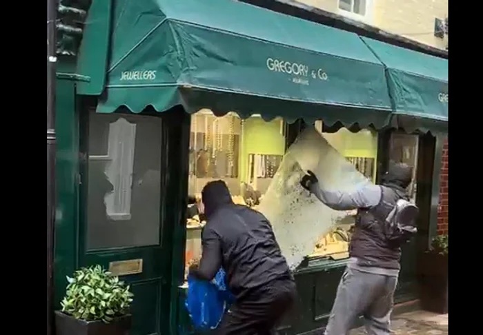 Jaful a avut loc în plină zi. FOTO captura video X London & UK Street News