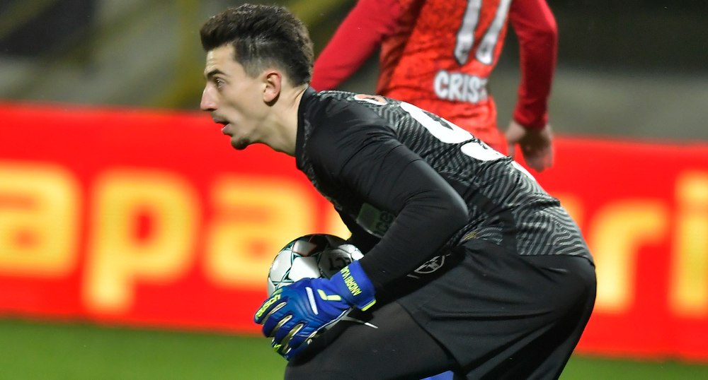 FCSB și Petrolul au făcut schimb de portari. A semnat gafeurul Vlad