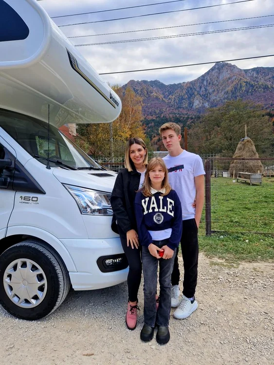 ela craciun rulota jpg