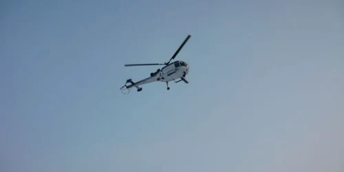 Elicopterul Unității Speciale de Aviație i-a ajutat să primească alimente