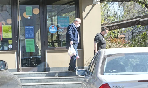 Dorin Cocoș a purtat mască de protecție, mai ales că acasă îl așteaptă un copil mic  jpeg