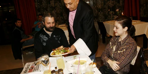 Petre Imre a fost ospătar o seară pentru strânge bani pentru Remus