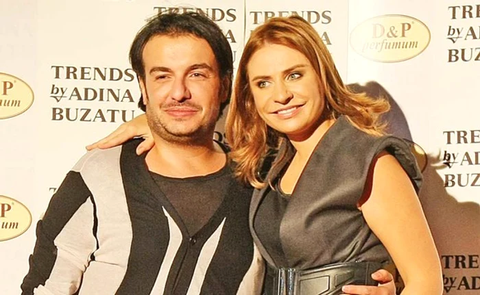 
    Adina Buzatu încearcă să-i aline durerea Elenei Ciobanu, mama lui Răzvan CiobanuFoto: Florin Şuler  