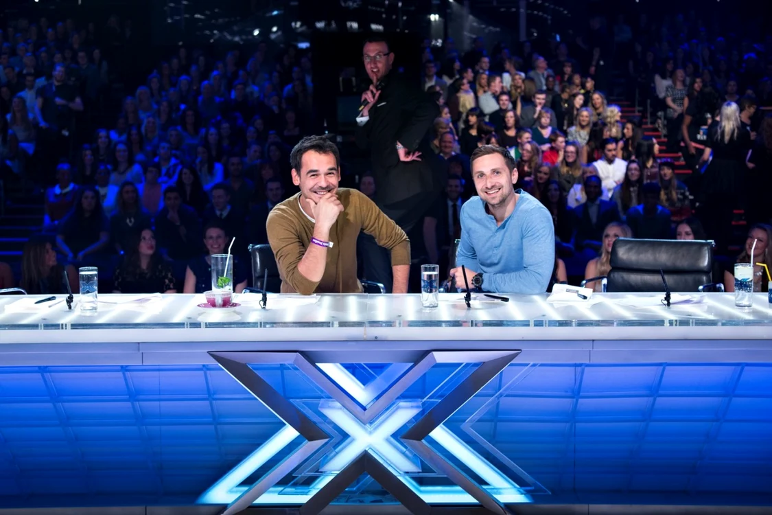 Răzvan şi Dani, la pupitrul juriul de la „X Factor“ Marea Britanie FOTO Antena 1