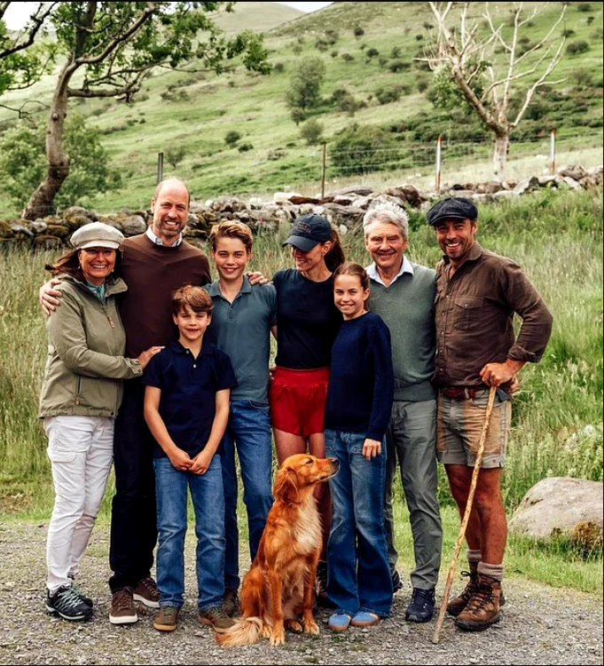 Kate Middleton alături de George Charlotte Louis William Instagram Twitter (1) png